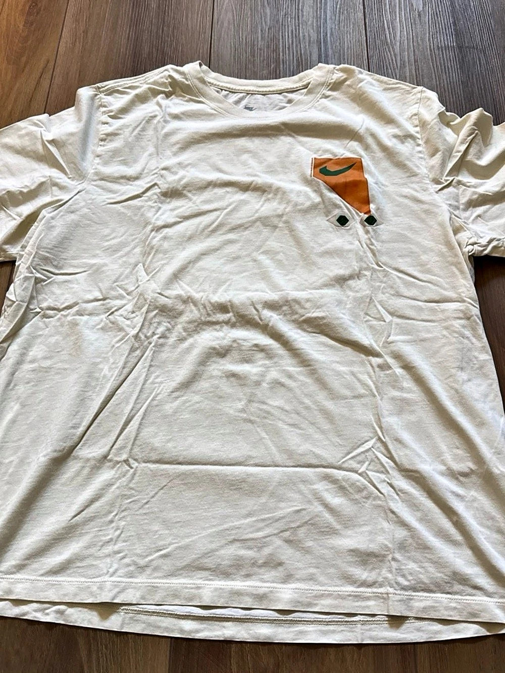 Nike The Nike Tee Graphic Short Sleeve Tee in White